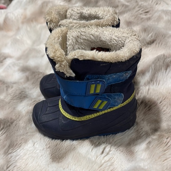 Cat & Jack Kids' Navy and lime green Winter Boots - Picture 3 of 7
